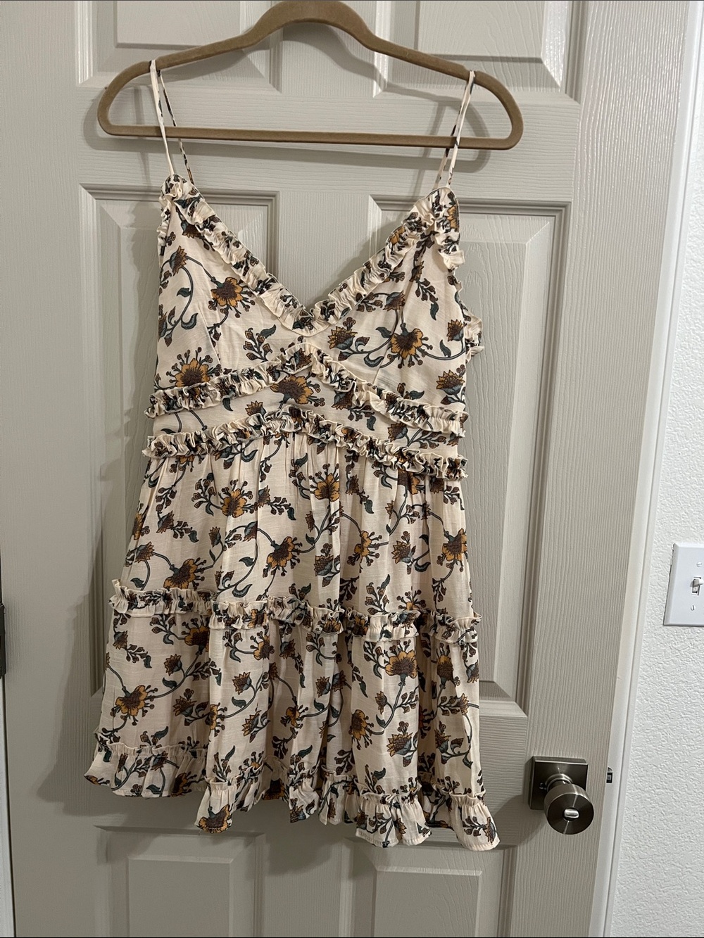 Francesca's Collections Cream Floral Ruffle Tiered Cami Mini Dress